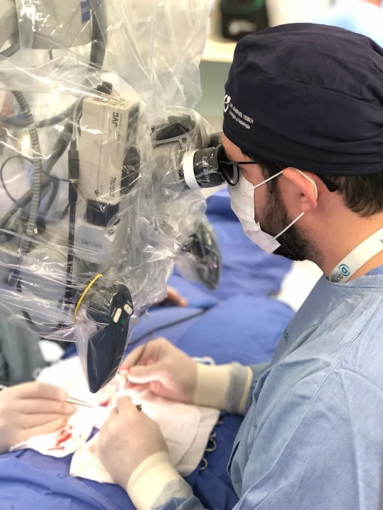 Cirurgia de reversão de vasectomia com auxílio do microscópio cirúrgico